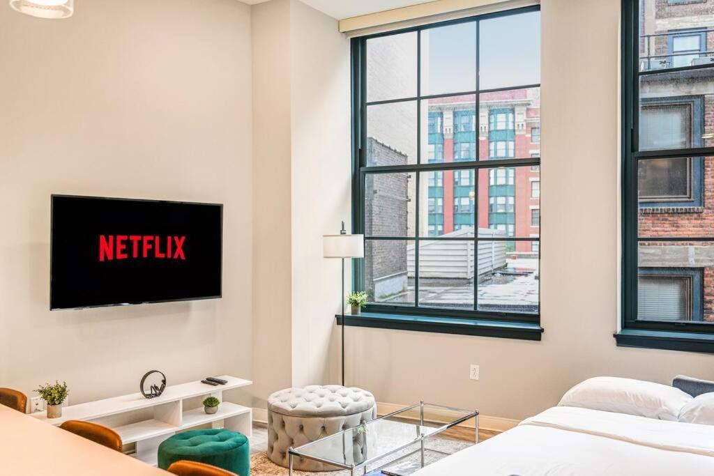 Апартаменты Heart Of Dt - Pool & Steam At Playhouse Square 315 Кливленд Экстерьер фото