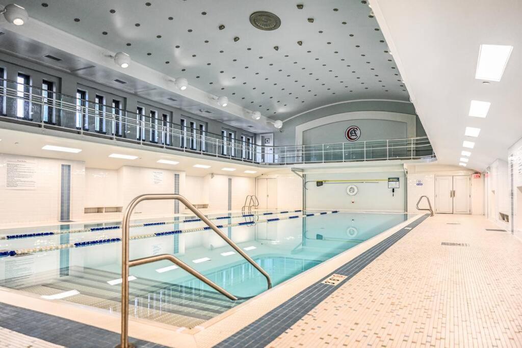 Апартаменты Heart Of Dt - Pool & Steam At Playhouse Square 315 Кливленд Экстерьер фото