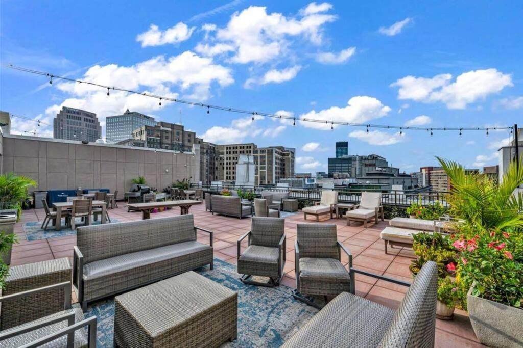 Апартаменты Heart Of Dt - Pool & Steam At Playhouse Square 315 Кливленд Экстерьер фото